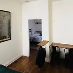 Twenty 7 - Modern & Spacious Townhouse