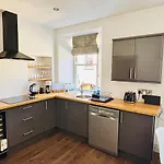 Twenty 7 - Modern & Spacious Townhouse بيت للعطل كيلالوي