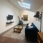 Twenty 7 - Modern & Spacious Townhouse Killaloe