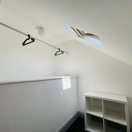 Twenty 7 - Modern & Spacious Townhouse 킬랄로