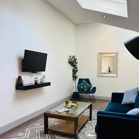 Twenty 7 - Modern & Spacious Townhouse * 킬랄로
