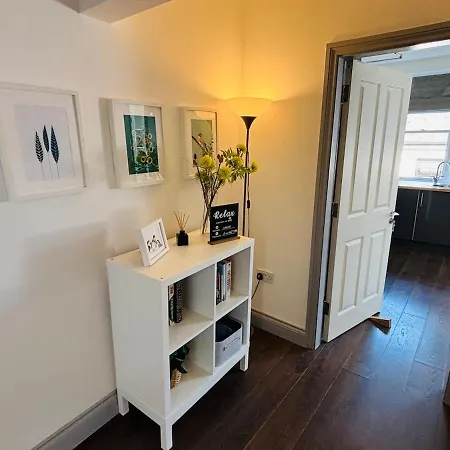 Twenty 7 - Modern & Spacious Townhouse Дом отдыха *