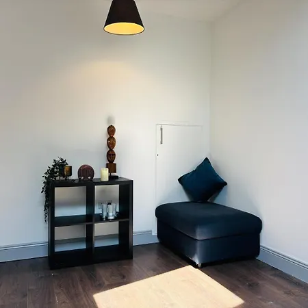 Twenty 7 - Modern & Spacious Townhouse Киллало