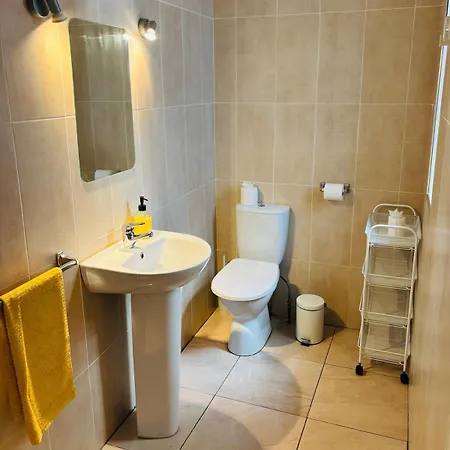 Twenty 7 - Modern & Spacious Townhouse Дом отдыха