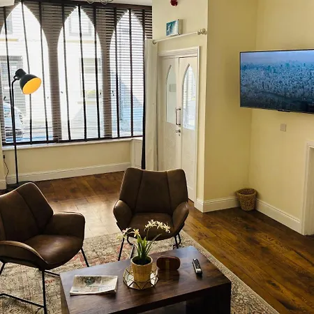 Дом отдыха Twenty 7 - Modern & Spacious Townhouse