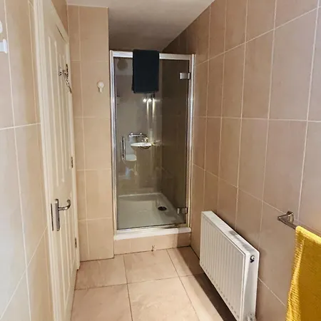 Twenty 7 - Modern & Spacious Townhouse Killaloe