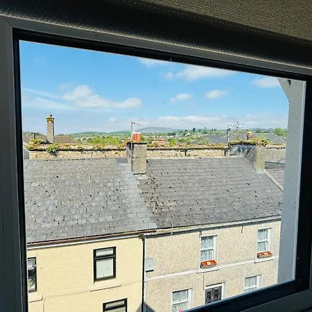 Twenty 7 - Modern & Spacious Townhouse