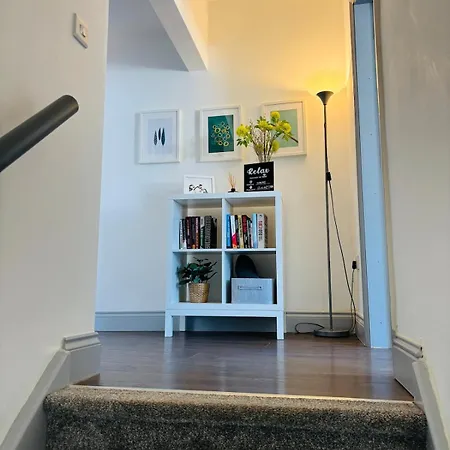 Twenty 7 - Modern & Spacious Townhouse Дом отдыха Киллало