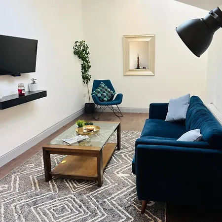 Twenty 7 - Modern & Spacious Townhouse Killaloe