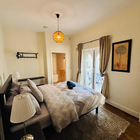 Twenty 7 - Modern & Spacious Townhouse Дом отдыха