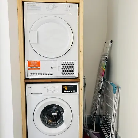 Twenty 7 - Modern & Spacious Townhouse Дом отдыха Киллало