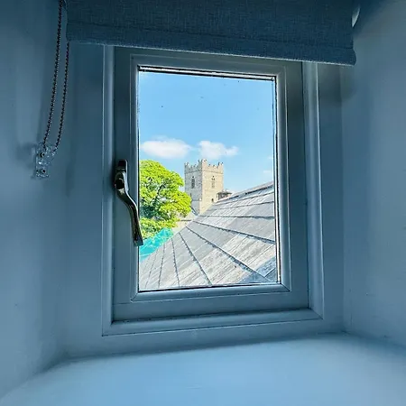 Twenty 7 - Modern & Spacious Townhouse