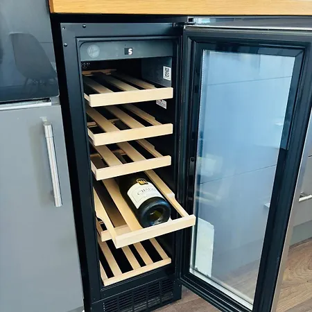 Дом отдыха Twenty 7 - Modern & Spacious Townhouse Киллало