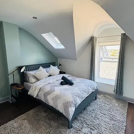 Hébergement de vacances Twenty 7 - Modern & Spacious Townhouse *