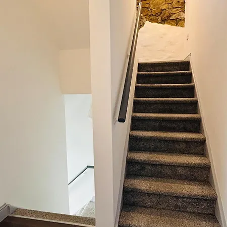 Twenty 7 - Modern & Spacious Townhouse Дом отдыха Киллало