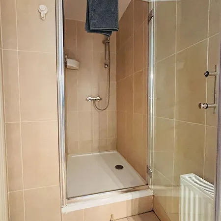 Twenty 7 - Modern & Spacious Townhouse Дом отдыха Киллало