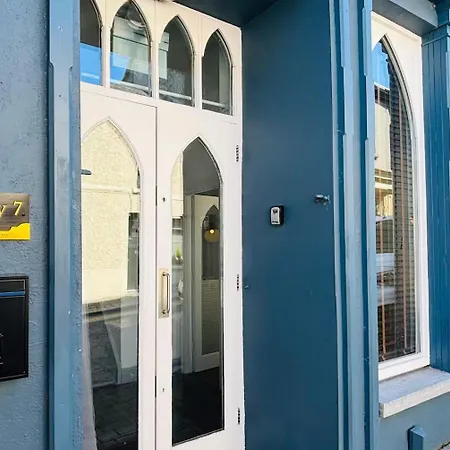 Twenty 7 - Modern & Spacious Townhouse *