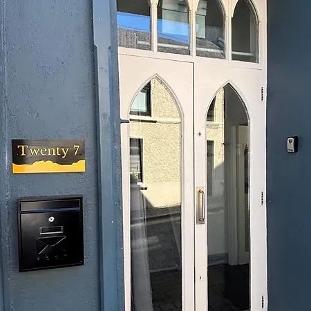 Twenty 7 - Modern & Spacious Townhouse Killaloe