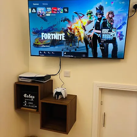 Twenty 7 - Modern & Spacious Townhouse