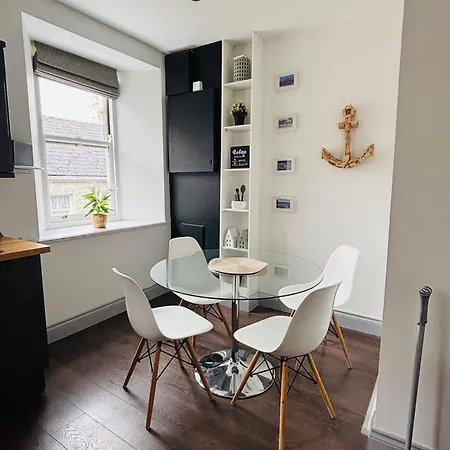 Twenty 7 - Modern & Spacious Townhouse Дом отдыха *