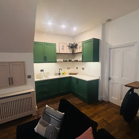 Twenty 7 - Modern & Spacious Townhouse בית נופש *