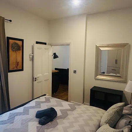 Twenty 7 - Modern & Spacious Townhouse Killaloe