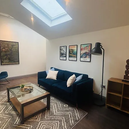 Twenty 7 - Modern & Spacious Townhouse Сasa de vacaciones Killaloe