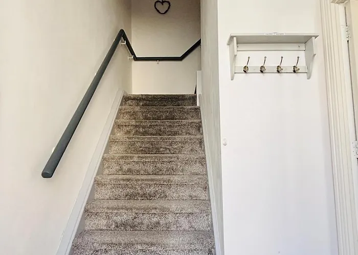 Twenty 7 - Modern & Spacious Townhouse Сasa de vacaciones