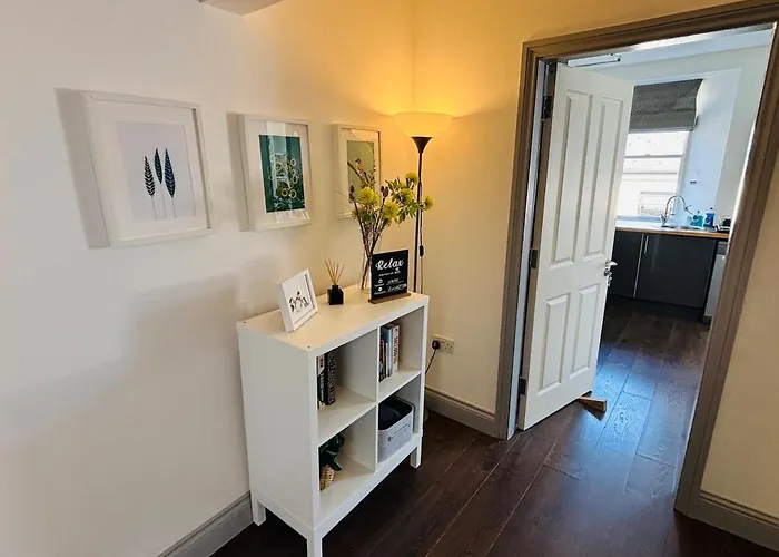 Twenty 7 - Modern & Spacious Townhouse בית נופש *