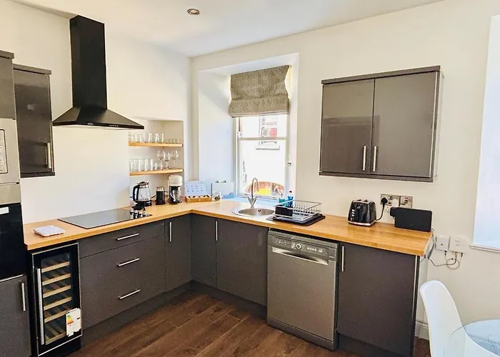 Twenty 7 - Modern & Spacious Townhouse Сasa de vacaciones Killaloe