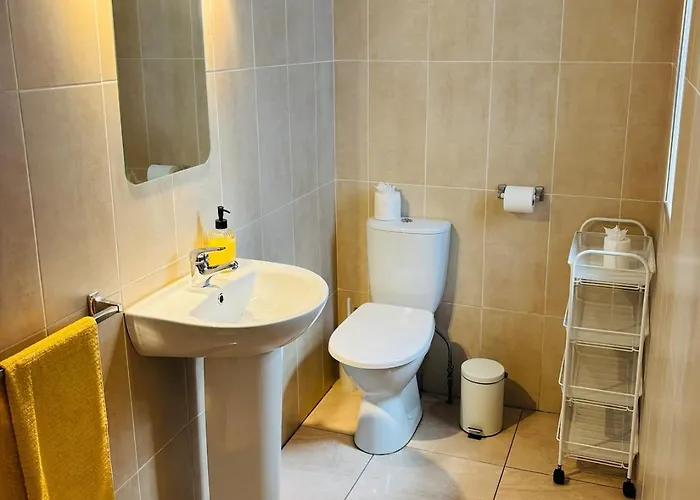 Twenty 7 - Modern & Spacious Townhouse בית נופש