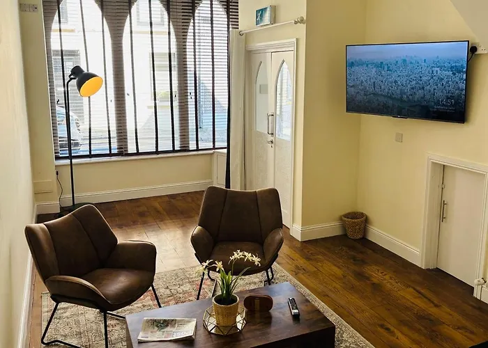 בית נופש Twenty 7 - Modern & Spacious Townhouse