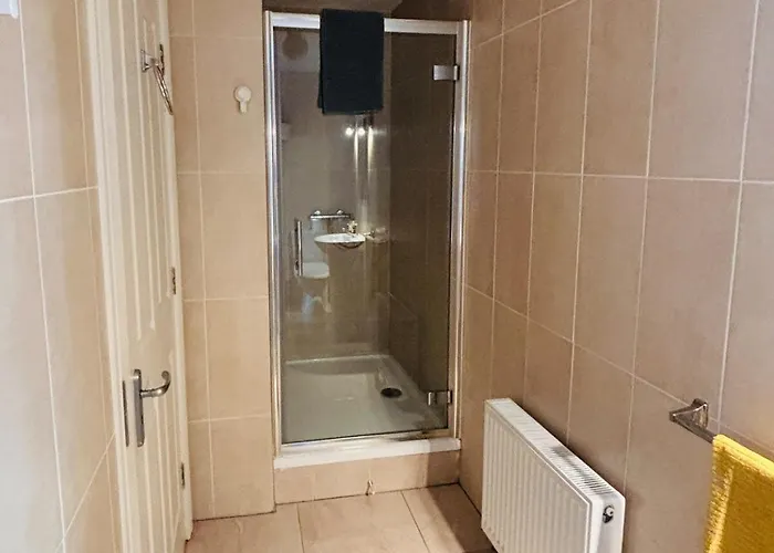 Twenty 7 - Modern & Spacious Townhouse קילאלו