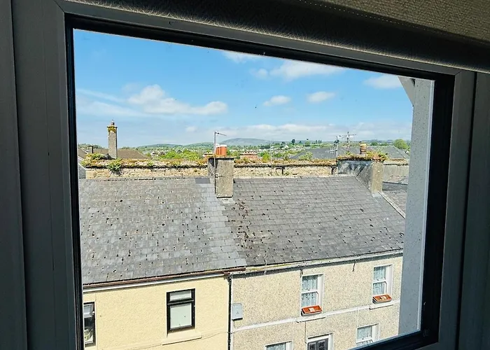 Twenty 7 - Modern & Spacious Townhouse