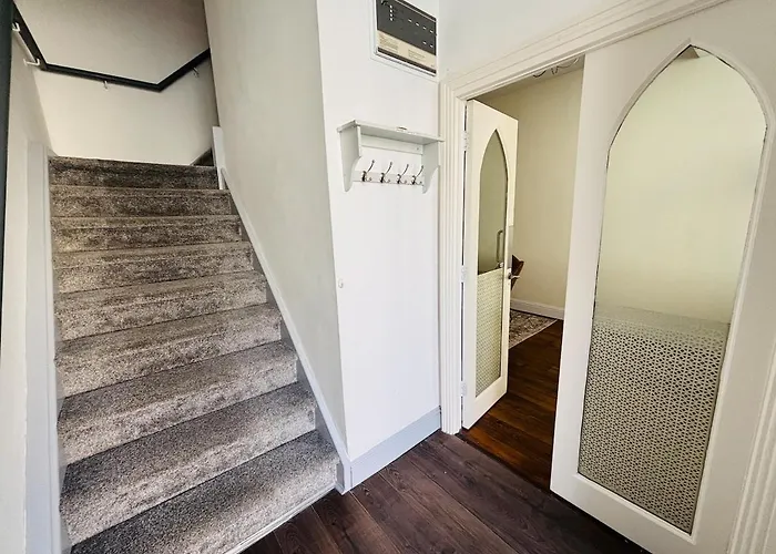 Twenty 7 - Modern & Spacious Townhouse Holiday home