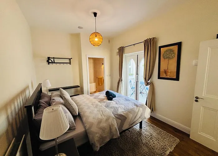 Twenty 7 - Modern & Spacious Townhouse בית נופש