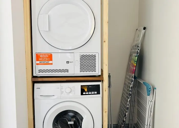 Twenty 7 - Modern & Spacious Townhouse Сasa de vacaciones Killaloe