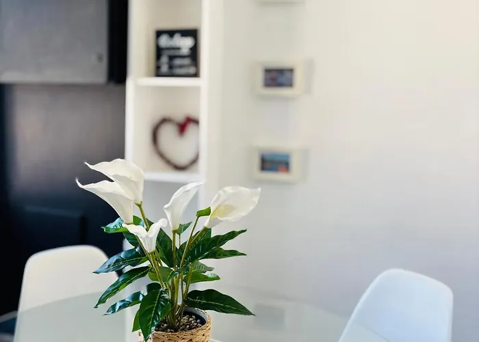 Twenty 7 - Modern & Spacious Townhouse קילאלו