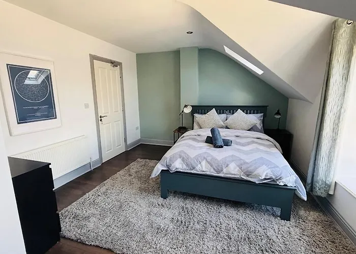 Twenty 7 - Modern & Spacious Townhouse בית נופש