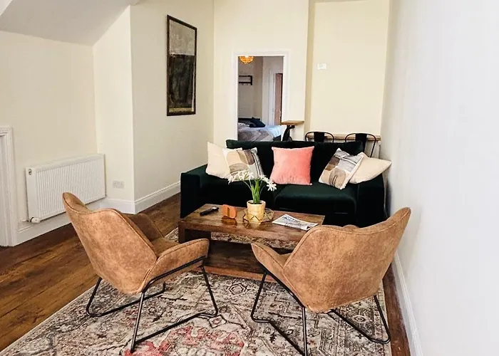 Twenty 7 - Modern & Spacious Townhouse Сasa de vacaciones *