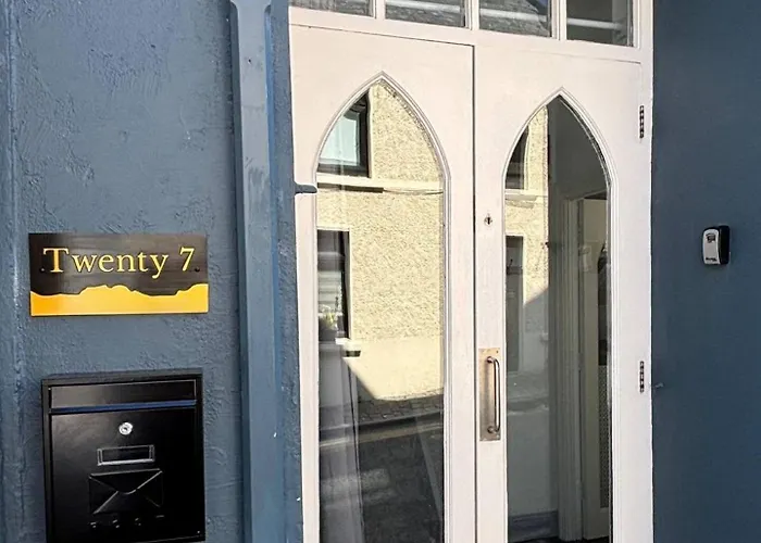 Twenty 7 - Modern & Spacious Townhouse Killaloe