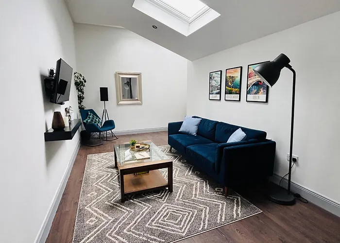 Twenty 7 - Modern & Spacious Townhouse קילאלו