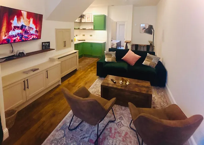 Twenty 7 - Modern & Spacious Townhouse *