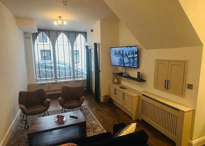 Twenty 7 - Modern & Spacious Townhouse