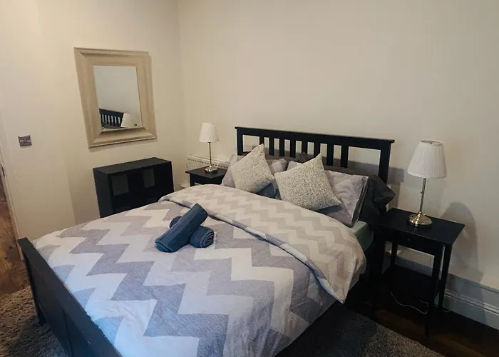 Twenty 7 - Modern & Spacious Townhouse Сasa de vacaciones