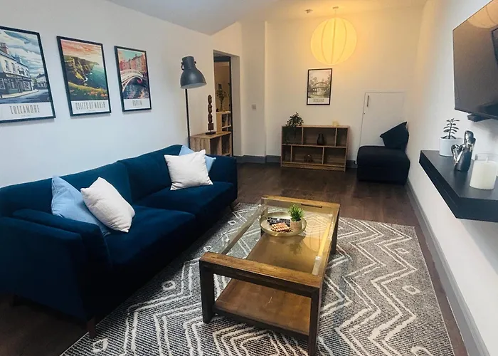 Twenty 7 - Modern & Spacious Townhouse